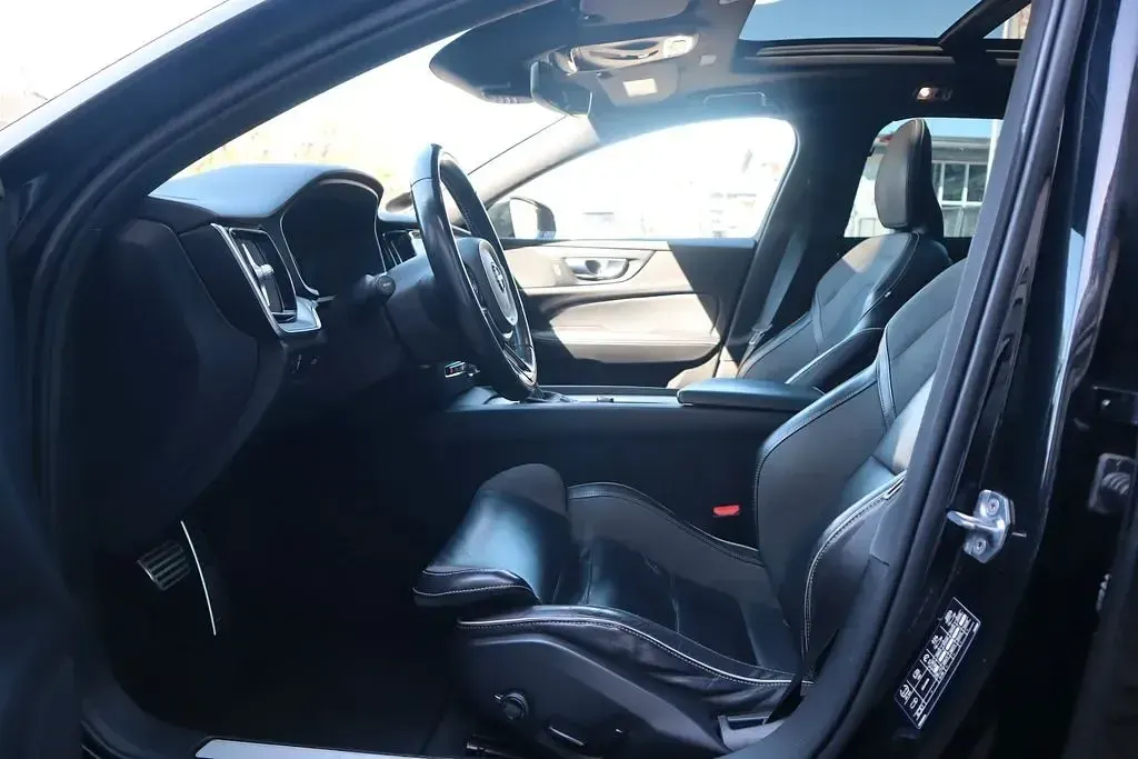 Gebraucht Volvo V60 R-Design 190 PS (139 kW) 2019 Schwarz Kombi