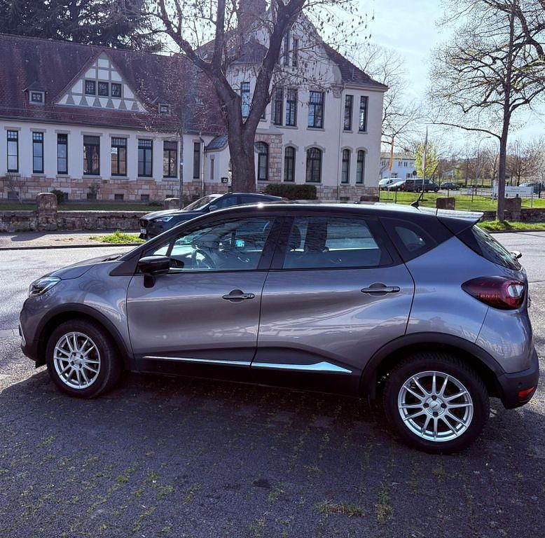 Gebraucht Renault Captur Intens 131 PS (96 kW) 2019 Grau SUV