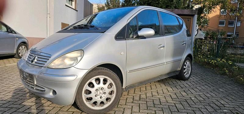 Silber Gebraucht 2002 Mercedes A140 Kleinwagen | 1.499 € - Bild 1/4