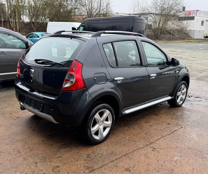 Gebraucht Dacia Sandero Stepway 84 PS (61 kW) 2012 Grau Kombi