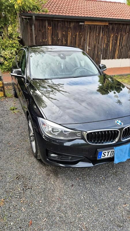 Schwarz Gebraucht 2015 BMW 320 Gran Turismo Limousine | 11.500 € (Fairer Preis) - Bild 1/4