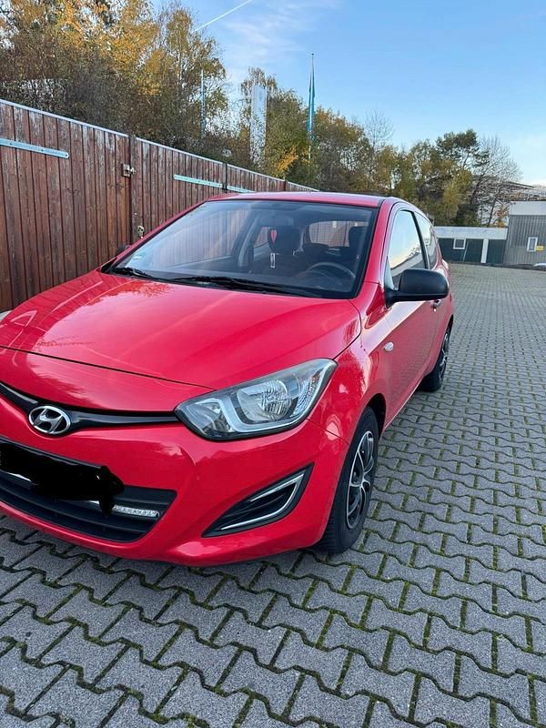 Rot Gebraucht 2013 Hyundai i20 Kleinwagen | 6.000 € - Bild 1/4