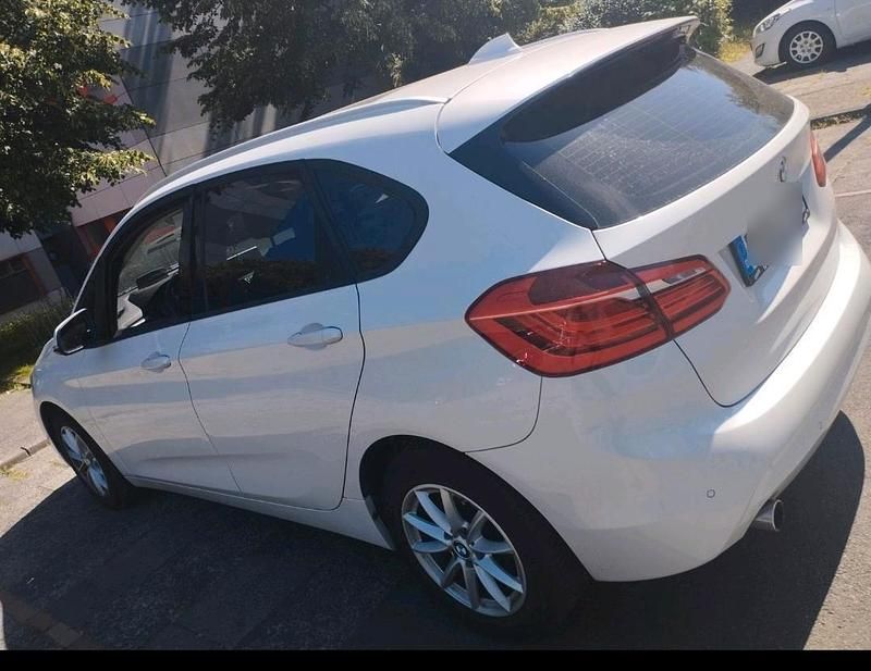 Weiß Gebraucht 2014 BMW 218 Limousine | 13.000 € (Etwas zu teuer) - Bild 1/4