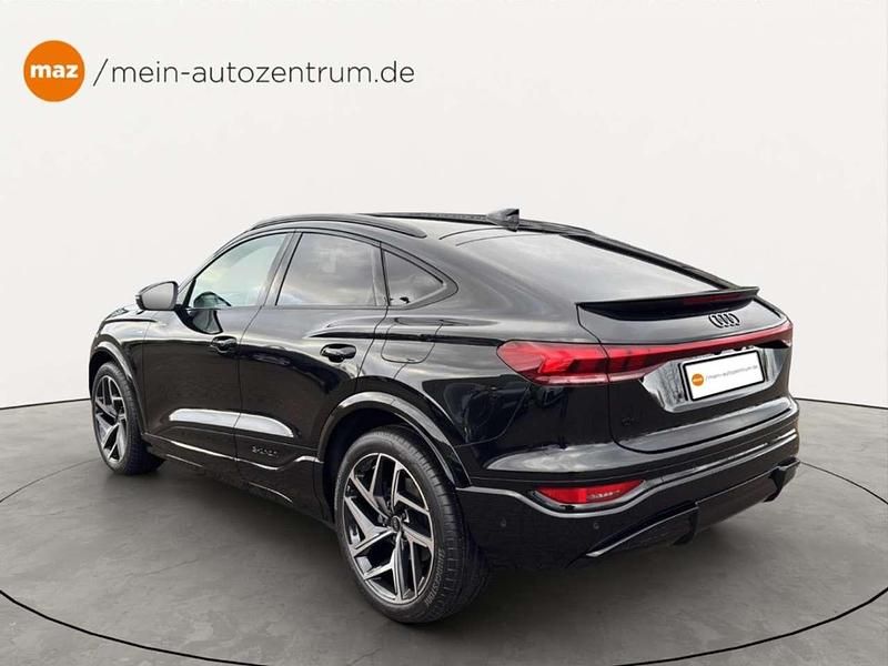 Neu Audi Q6 Sportback e-tron Performance 225 kW (306 PS) 2025 Mythosschwarz metallic SUV