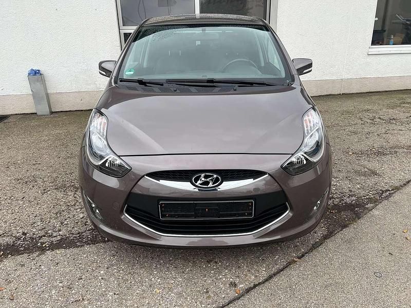 Cashmere brown Gebraucht 2014 Hyundai ix20 Edition Van / Kleinbus | 8.980 € (Guter Preis) - Bild 1/4