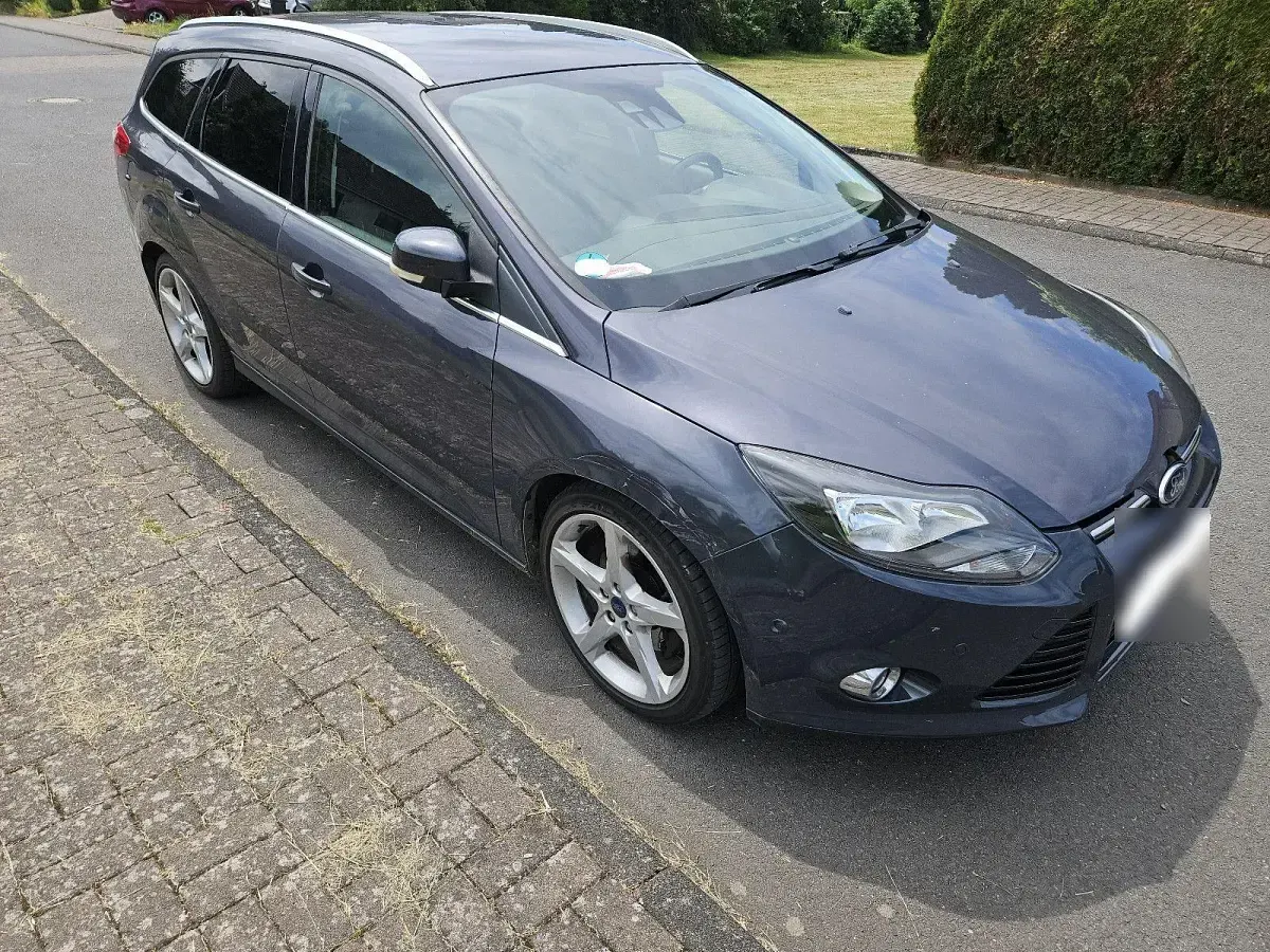 Gebraucht Ford Focus Titanium 150 PS (110 kW) 2011 Grau Kombi