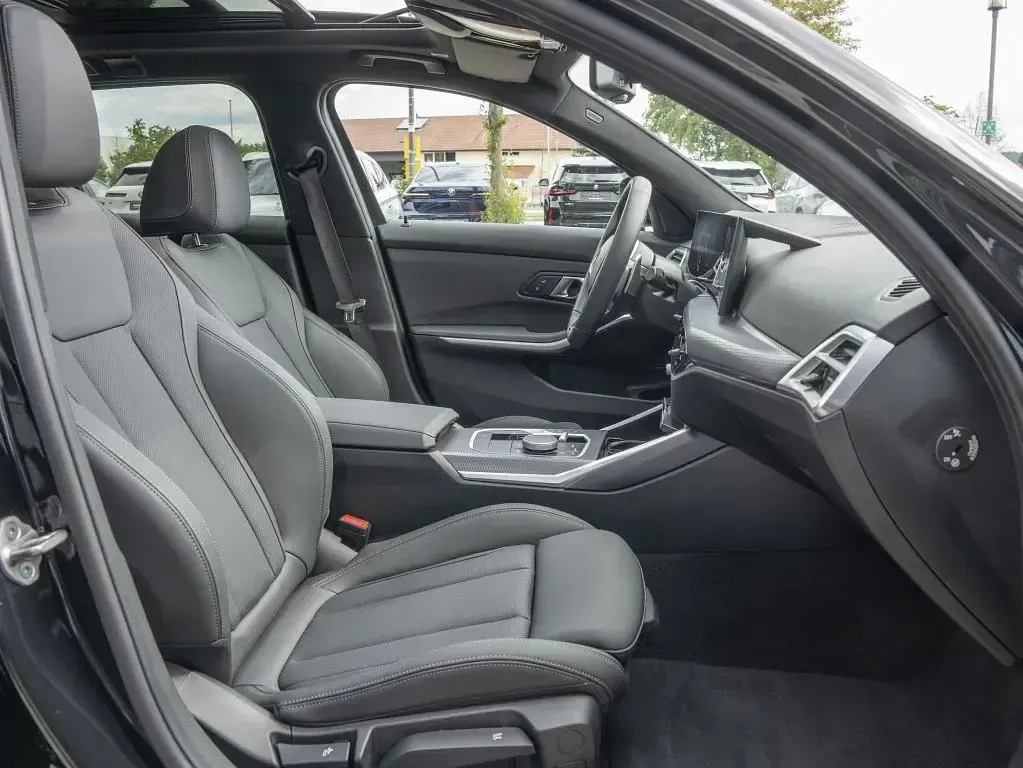 Gebraucht BMW 320 M Sport 190 PS (139 kW) 2026 Schwarz Limousine