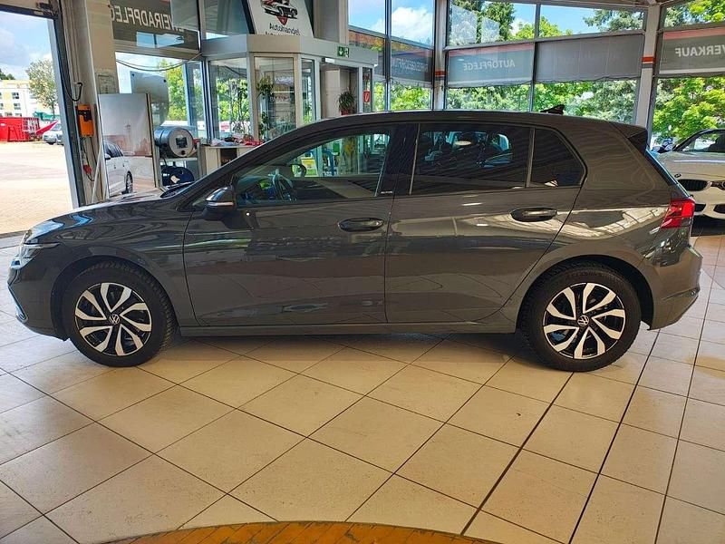 Gebraucht VW Golf Active 150 PS (110 kW) 2022 Delfingrau metallic Coupé