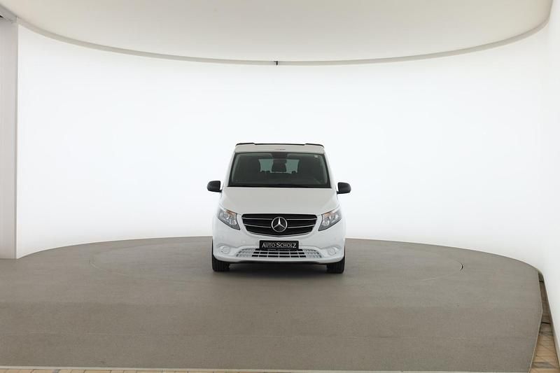 Weiß Gebraucht 2023 Mercedes Vito Van / Kleinbus | 58.900 € - Bild 1/4