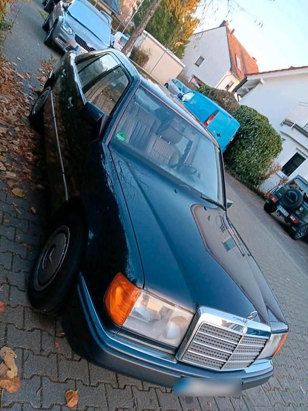 Gebraucht Mercedes E200 118 PS (86 kW) 1991 Blau Limousine