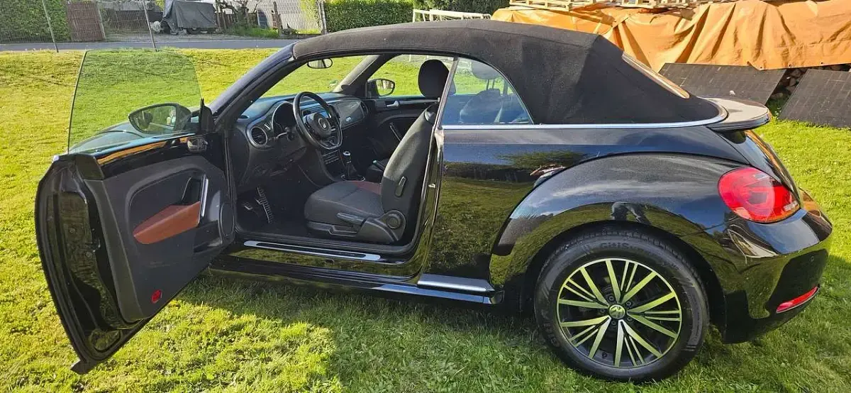 Gebraucht VW Beetle Cabriolet Allstar 105 PS (77 kW) 2016 Schwarz Cabrio