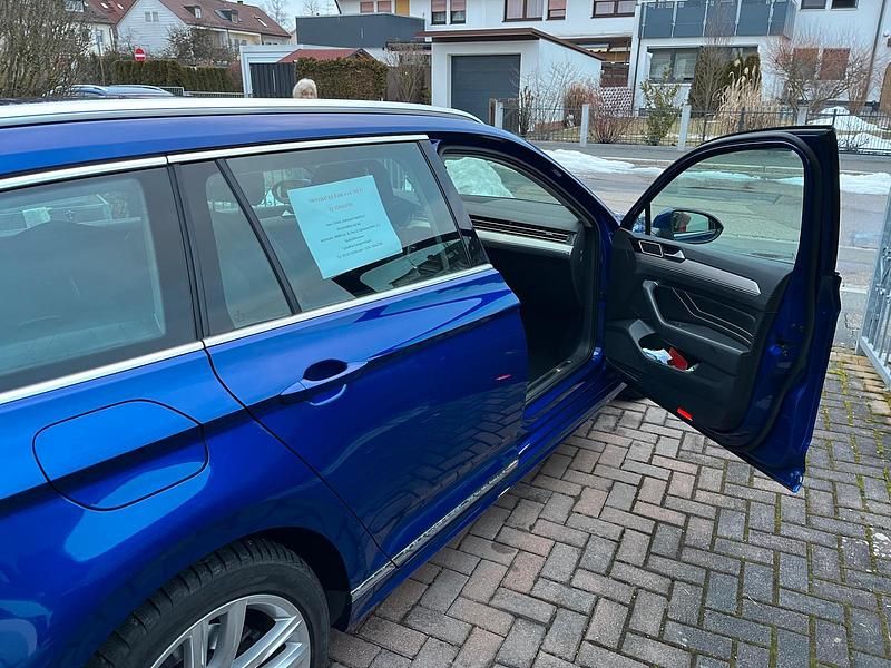 Gebraucht VW Passat Highline 290 PS (213 kW) 2022 Blau Kombi