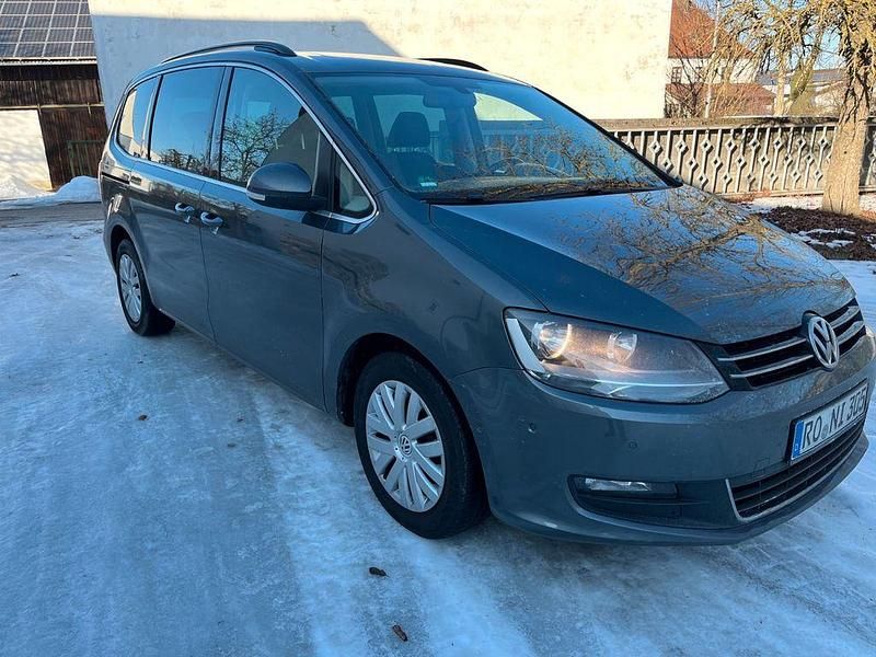 Grau Gebraucht 2011 VW Sharan Van / Kleinbus | 6.490 € (Teuer) - Bild 1/4