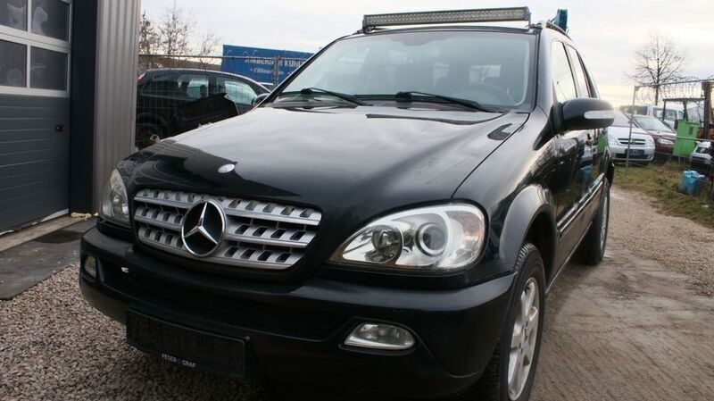 Schwarz Gebraucht 2001 Mercedes ML320 SUV | 2.200 € (Superpreis) - Bild 1/4