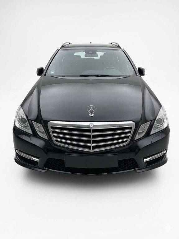 Gebraucht Mercedes E250 Avantgarde 204 PS (150 kW) 2012 Schwarz Limousine