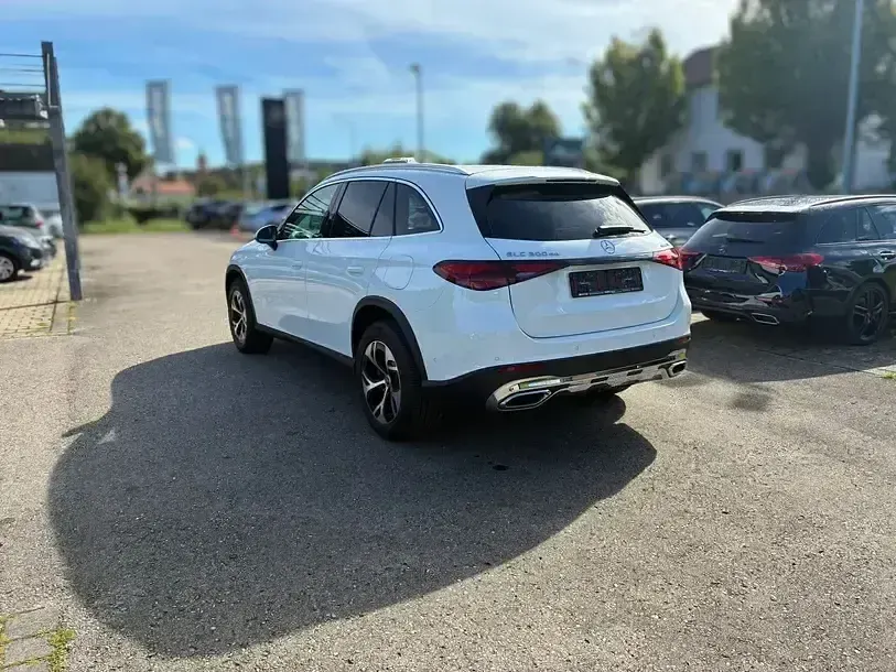 Gebraucht Mercedes GLC300e Avantgarde 333 PS (244 kW) 2023 Weiß SUV
