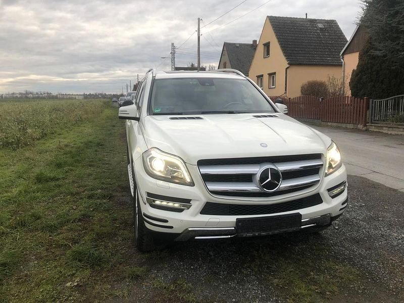 Weiß Gebraucht 2013 Mercedes GL350 SUV | 31.400 € (Fairer Preis) - Bild 1/4