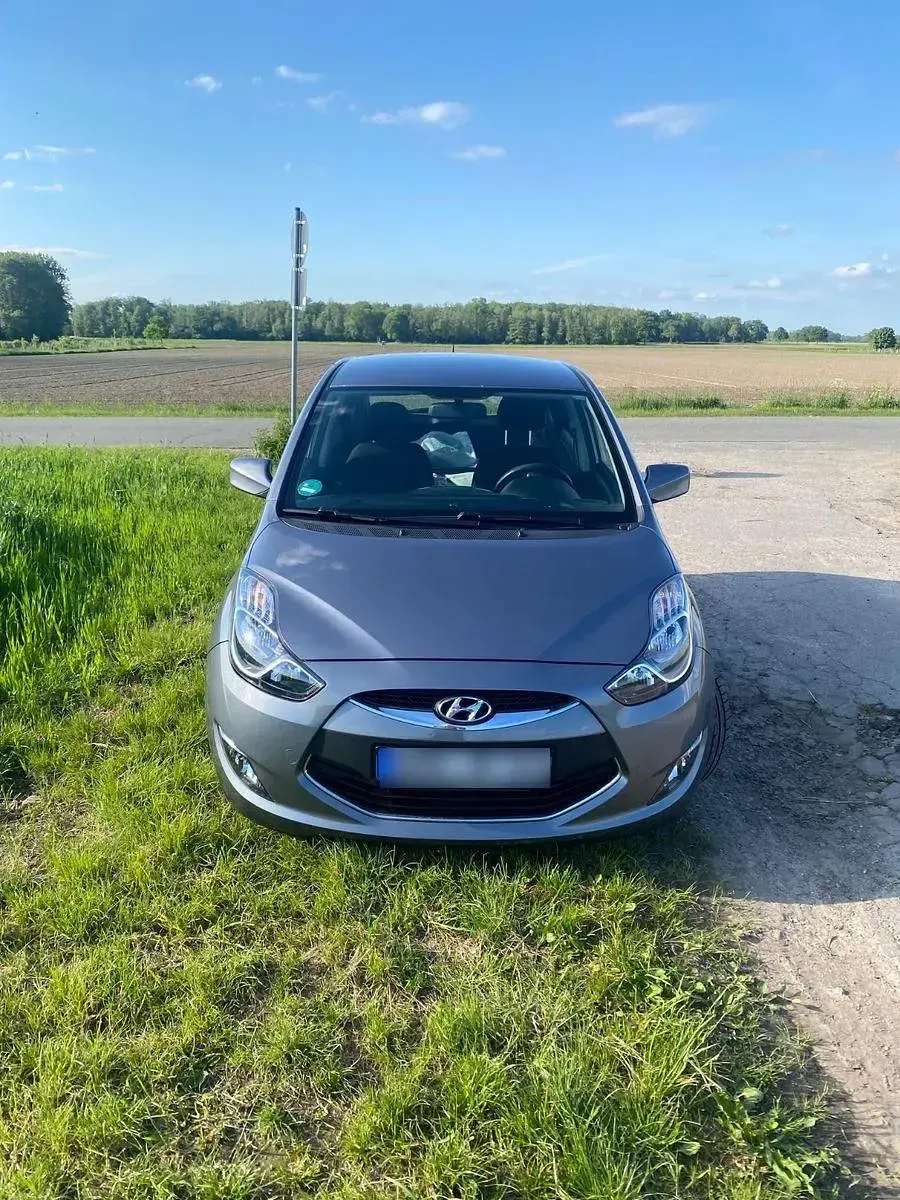 Gebraucht Hyundai ix20 Edition 90 PS (66 kW) 2014 Grau Kleinwagen