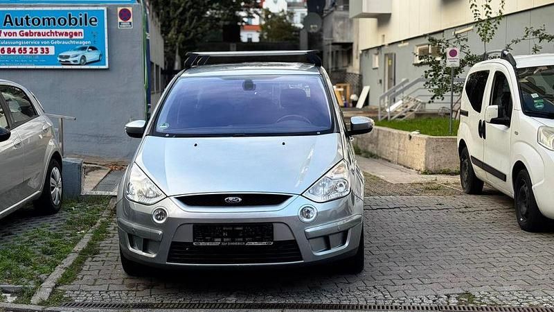 Grau Gebraucht 2006 Ford S-MAX Ambiente Van / Kleinbus | 3.900 € (Fairer Preis) - Bild 1/3