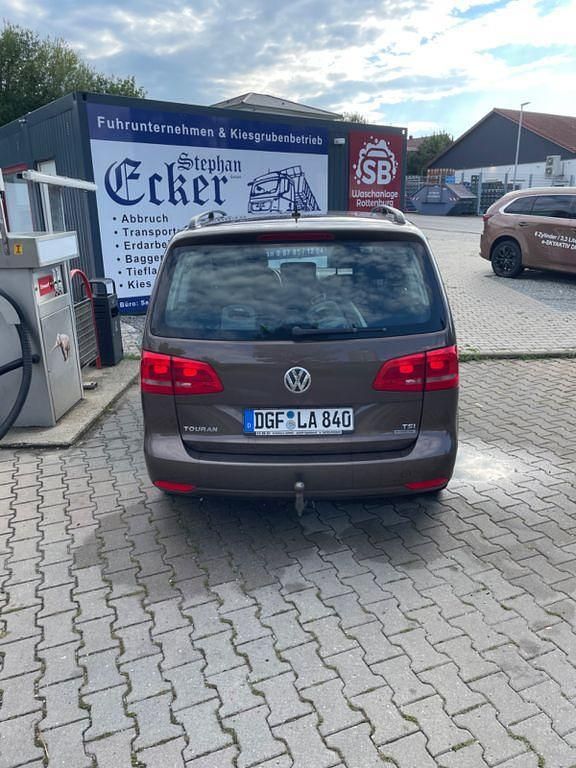 Gebraucht VW Touran Trendline 105 PS (77 kW) 2012 Braun Van / Kleinbus