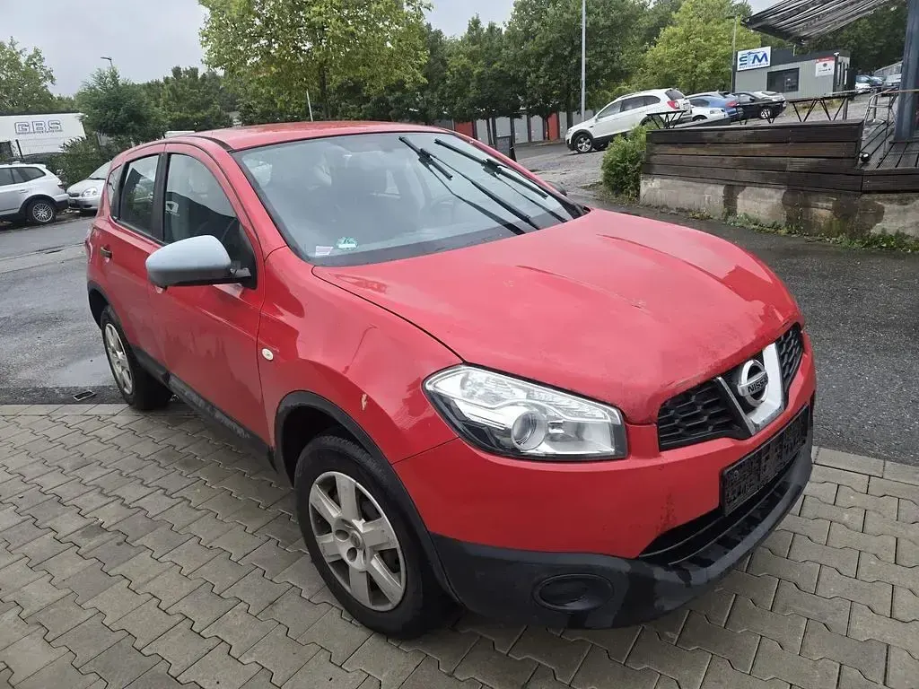 Gebraucht Nissan Qashqai Visia 114 PS (83 kW) 2010 Rot SUV
