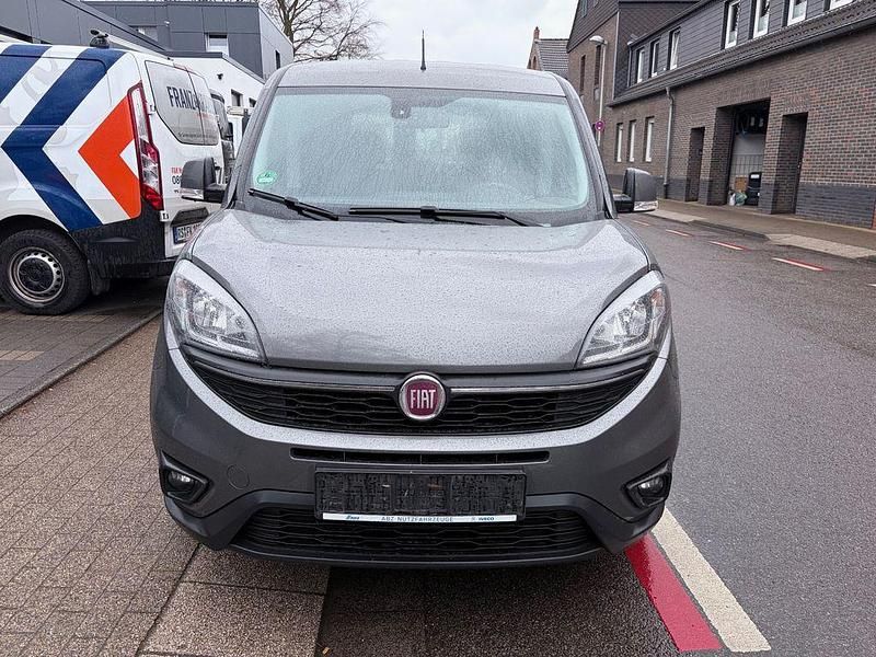 Gebraucht Fiat Doblò 101 PS (74 kW) 2022 Grau Van / Kleinbus