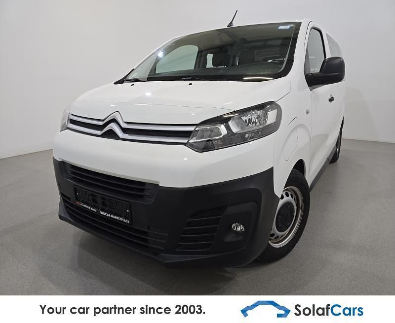 Weiß Gebraucht 2021 Citroën e-Jumpy Comfort Van / Kleinbus | 21.175 € (Fairer Preis) - Bild 1/4