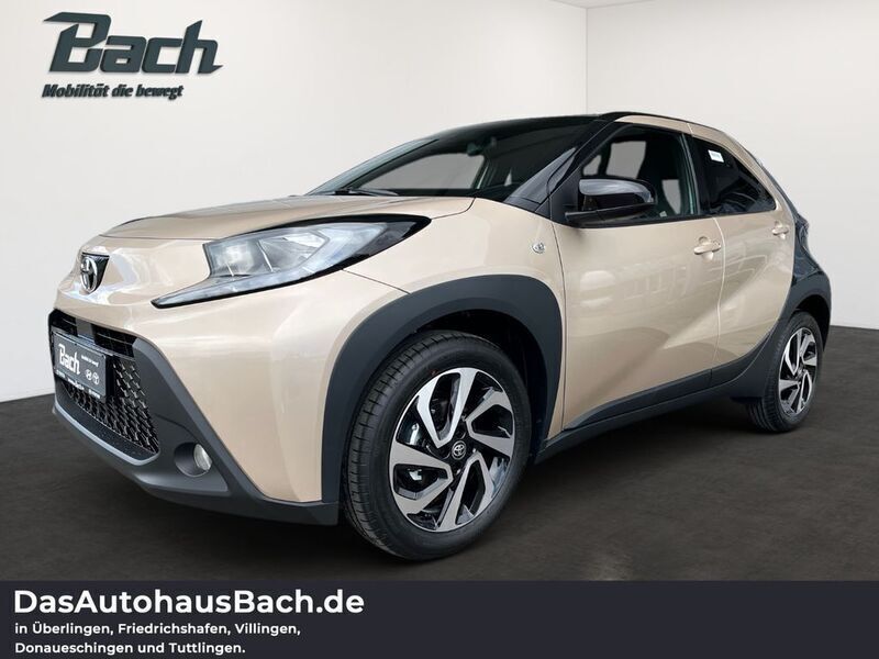 Ginger beige / schwarz Gebraucht 2025 Toyota Aygo Kleinwagen | 20.040 € (Teuer) - Bild 1/4