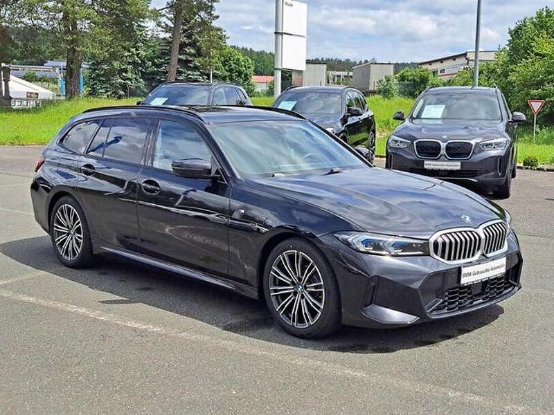 Gebraucht BMW 320 M Sport 190 PS (139 kW) 2023 Black sapphire Kombi