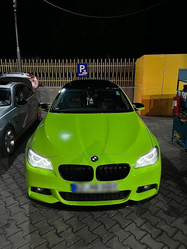 Schwarz Gebraucht 2014 BMW 520 Limousine | 17.999 € - Bild 1/4