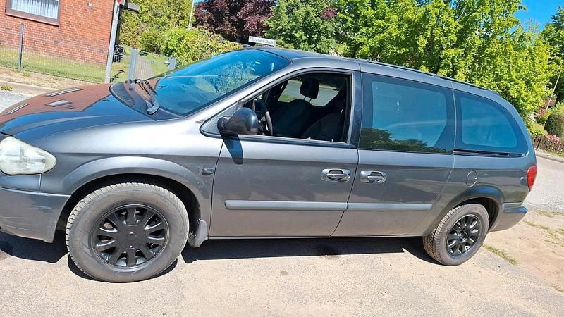 Gebraucht 2007 Chrysler Voyager Van / Kleinbus | 2.300 € (Etwas zu teuer) - Bild 1/4