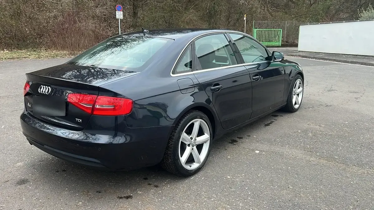 Gebraucht Audi A4 150 PS (110 kW) 2015 Blau Limousine