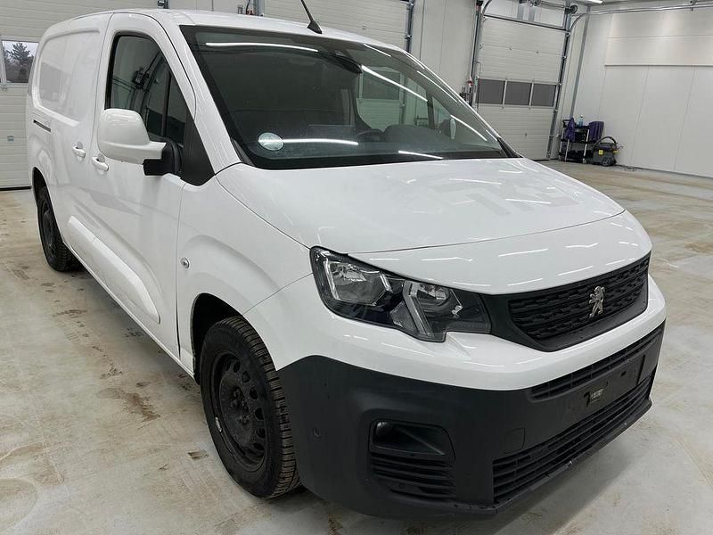 Gebraucht Peugeot Partner 131 PS (96 kW) 2021 Weiß Van / Kleinbus