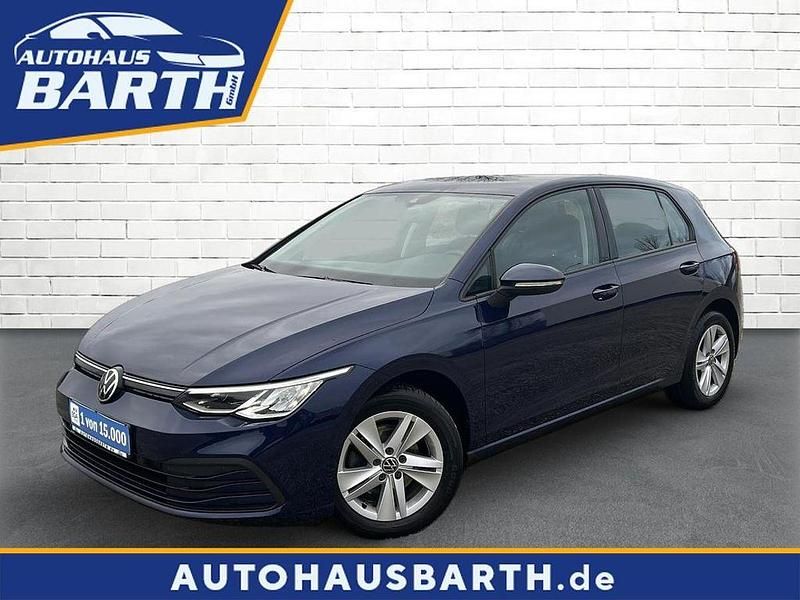 Blau Gebraucht 2020 VW Golf VIII Life Limousine | 17.489 € (Fairer Preis) - Bild 1/4