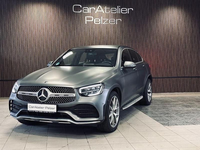Grau Gebraucht 2020 Mercedes GLC300 Limousine | 44.900 € (Teuer) - Bild 1/4