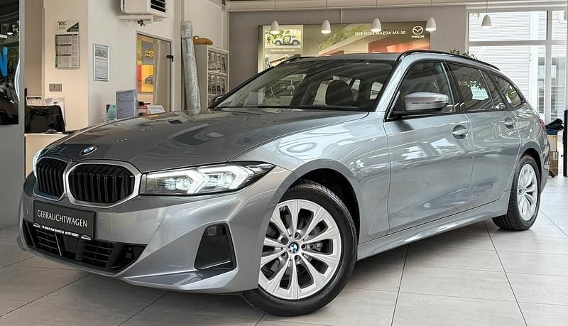 Grau Gebraucht 2023 BMW 318 Shadowline Kombi | 29.999 € (Guter Preis) - Bild 1/4