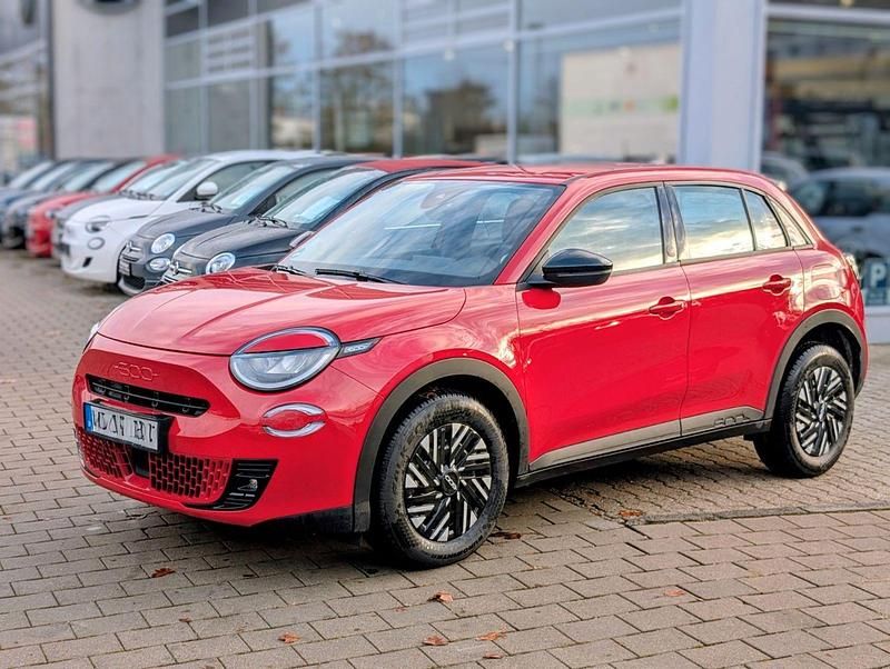 Gebraucht Fiat 600E Red 114 kW (156 PS) 2024 Rot SUV