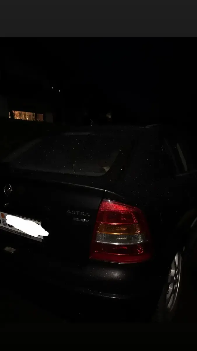 Używany Opel Astra 125 KM (91 kW) 2000 Czarny Sedan/Limuzyna