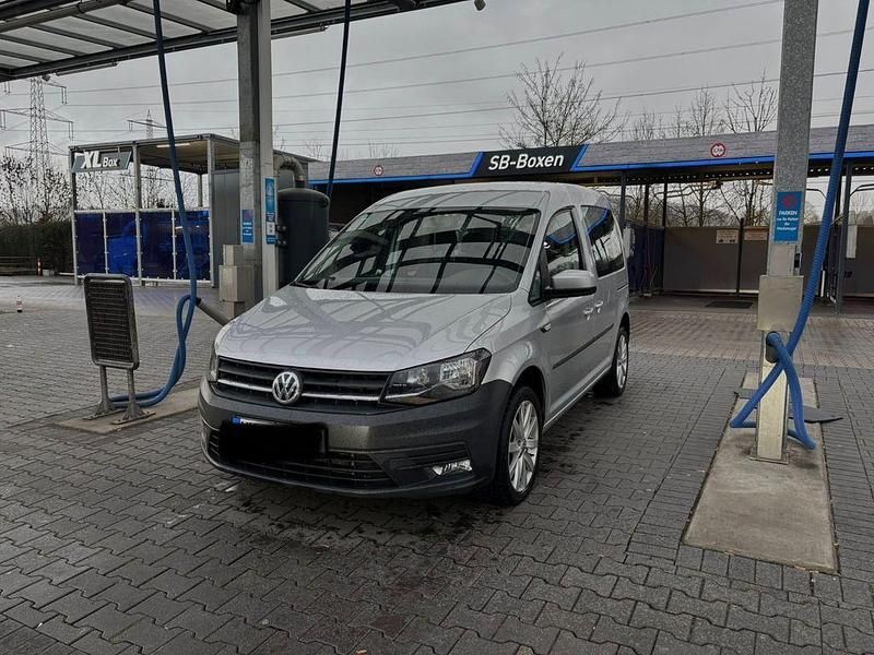 Gebraucht VW Caddy Highline 102 PS (75 kW) 2017 Silber Van / Kleinbus