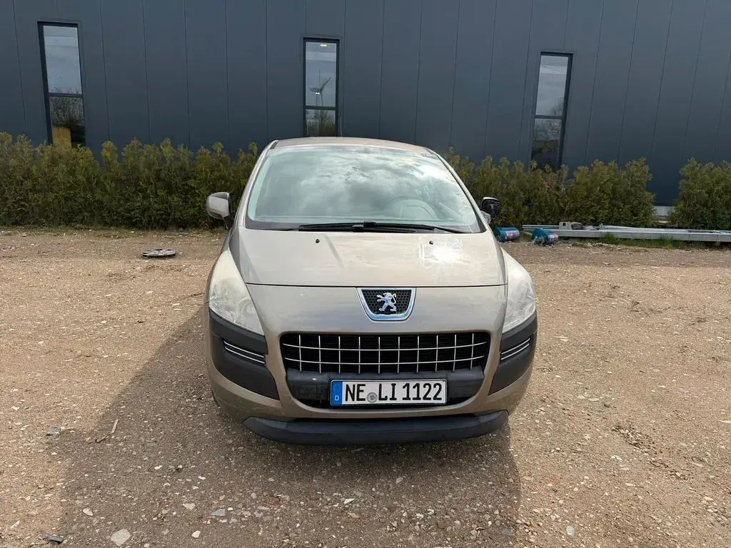 Gebraucht Peugeot 3008 Access 120 PS (88 kW) 2012 Grau Kombi