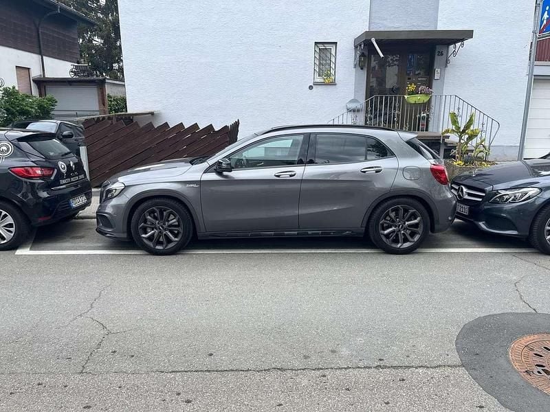 Grau Gebraucht 2016 Mercedes GLA45 AMG AMG SUV | 23.000 € (Fairer Preis) - Bild 1/4