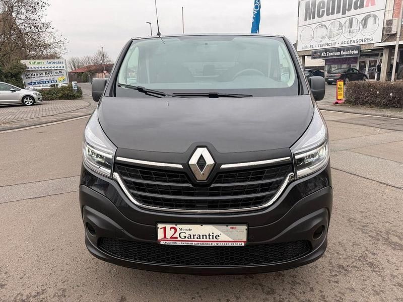 Gebraucht Renault Trafic Life 145 PS (106 kW) 2020 Schwarz Van / Kleinbus