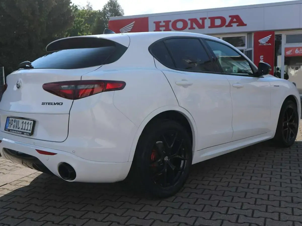 Gebraucht Alfa Romeo Stelvio Veloce 209 PS (153 kW) 2021 Weiß SUV