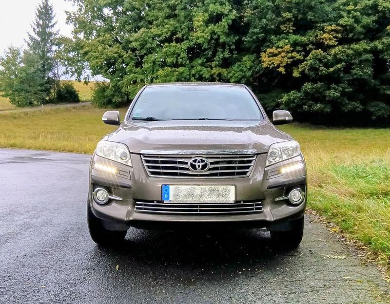 Beige Gebraucht 2010 Toyota RAV4 SUV | 8.900 € (Fairer Preis) - Bild 1/4