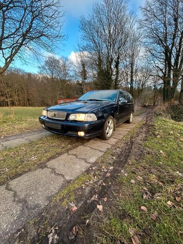 Blau Gebraucht 1998 Volvo V70 Kombi | 3.000 € - Bild 1/4