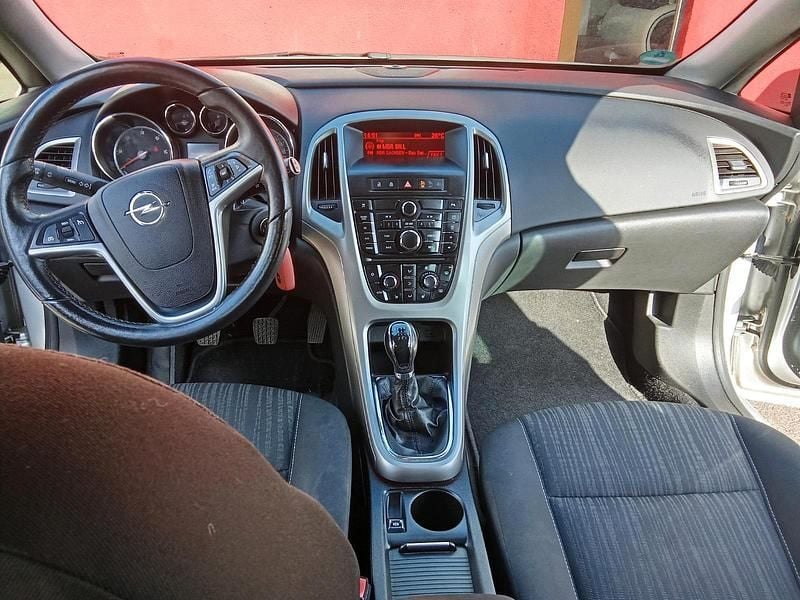 Gebraucht Opel Astra 110 PS (80 kW) 2012 Grau Kombi