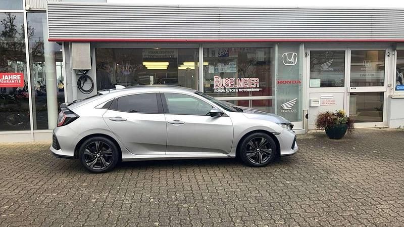 Gebraucht Honda Civic Elegance 126 PS (92 kW) 2020 Lunar silver m Limousine