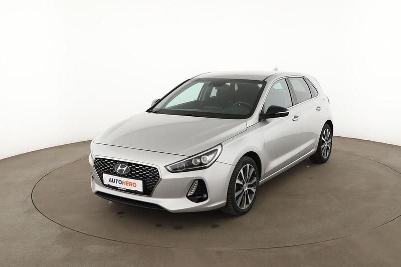 Gebraucht Hyundai i30 Intro Edition 140 PS (102 kW) 2017 Grau Limousine