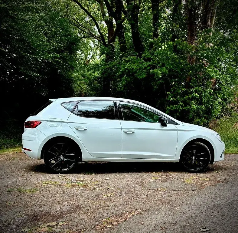 Gebraucht Seat Leon FR 131 PS (96 kW) 2020 Weiß Limousine