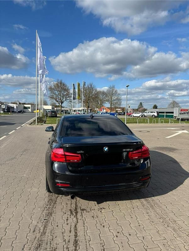 Gebraucht BMW 318 Sport Line 150 PS (110 kW) 2016 Schwarz Limousine